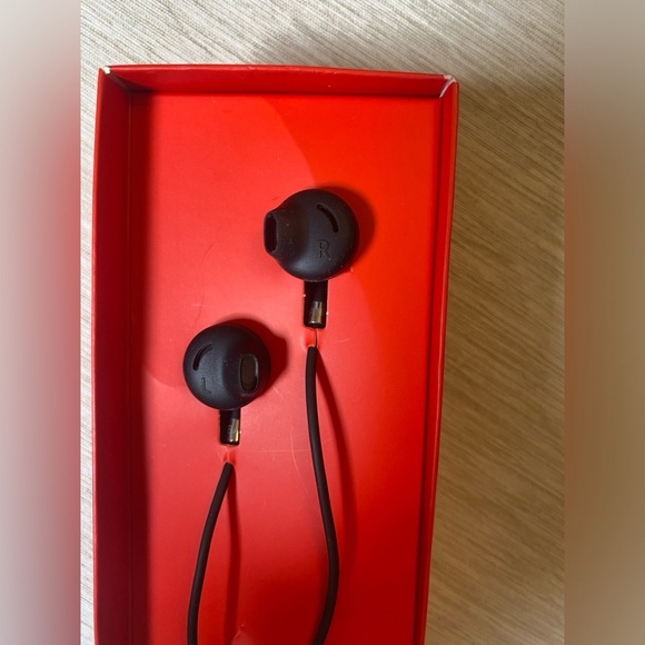 Peloton x Urbanears Sumpan Earbuds (New in Open Box) Headphones - Picture 3 of 5